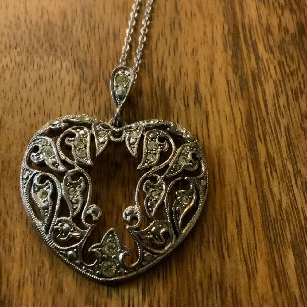 Elegant Silver Lacy Cut Out Heart Pendant‎ Necklace